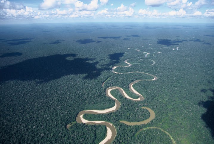 Rio Tamaya meanders through the Amazon lowlands. Foto ©WWF